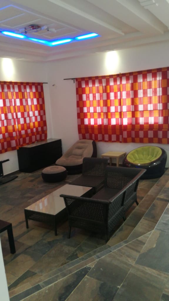 N° 4972 :
                            Villa meublée à louer ,  kpogan, Lome, Togo : 400 000 XOF/mois