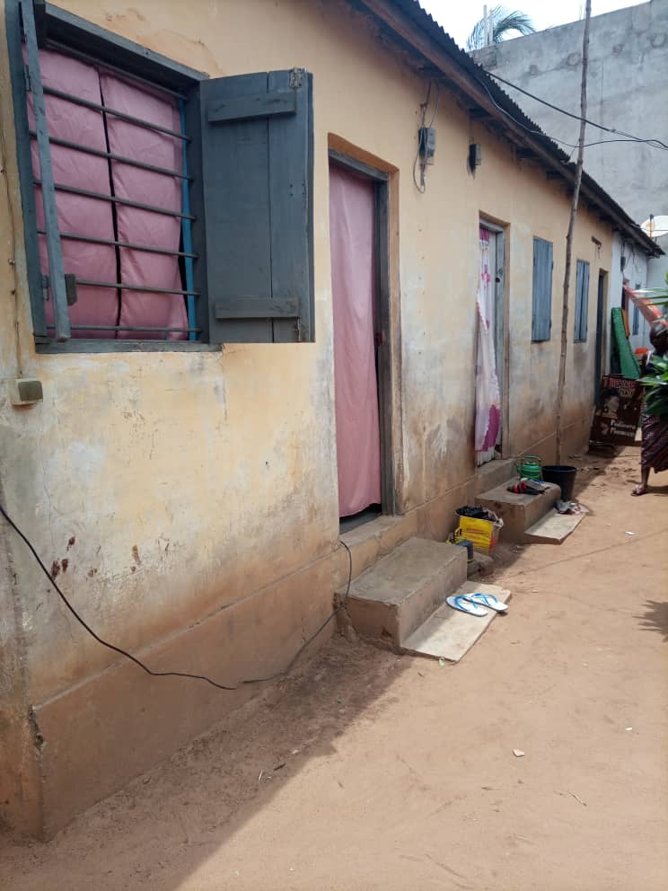 N° 5063 :
                            Maison à vendre , Agoe, Lome, Togo : 40 000  000 XOF/vie