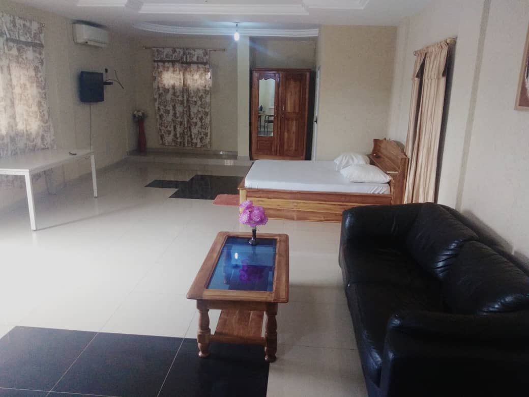 N° 4978 :
                            Studio meublé à louer , Djidjole, Lome, Togo : 200 000 XOF/mois