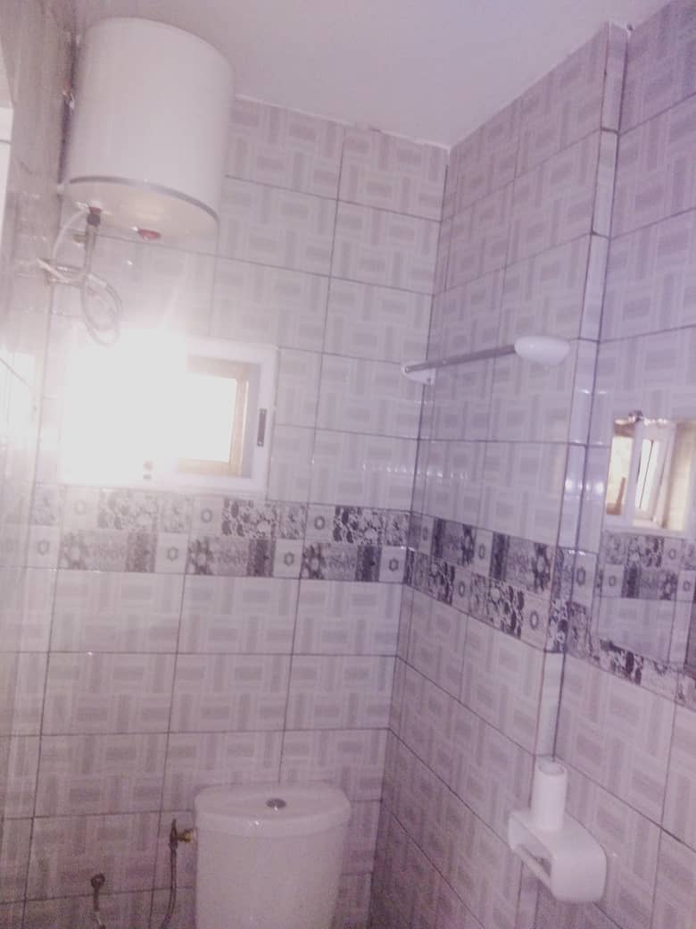 N° 4978 :
                            Studio meublé à louer , Djidjole, Lome, Togo : 200 000 XOF/mois