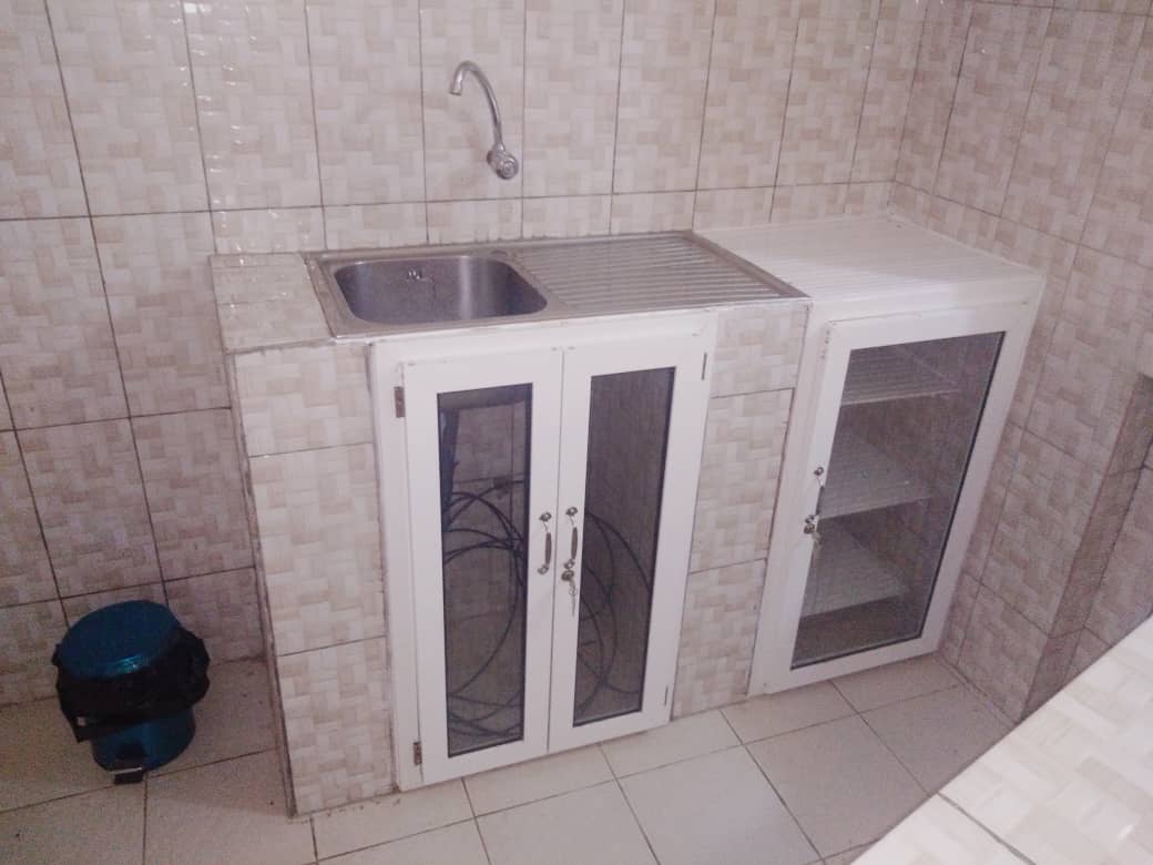 N° 4978 :
                            Studio meublé à louer , Djidjole, Lome, Togo : 200 000 XOF/mois