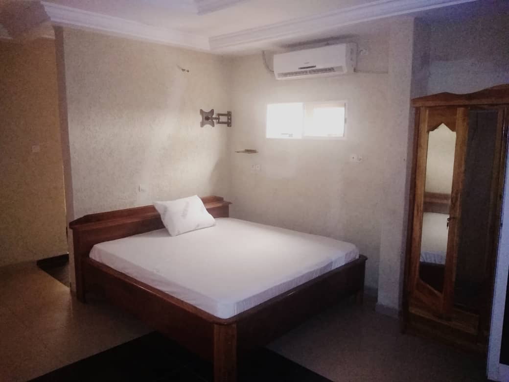 N° 4977 :
                            Studio meublé à louer , Djidjole, Lome, Togo : 200 000 XOF/mois