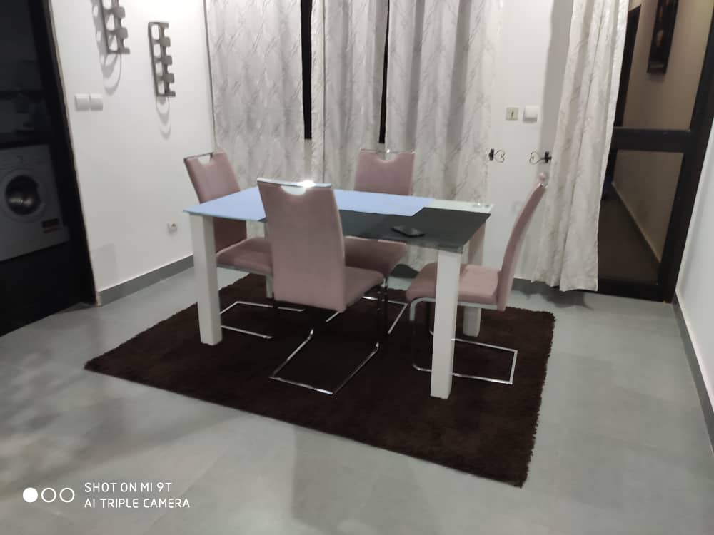 N° 4981 :
                            Appartement meublé à louer , Awatame, Lomé, Togo : 500 000 XOF/mois