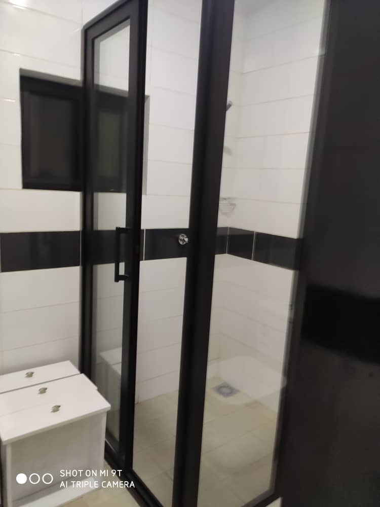 N° 4981 :
                            Appartement meublé à louer , Awatame, Lomé, Togo : 500 000 XOF/mois