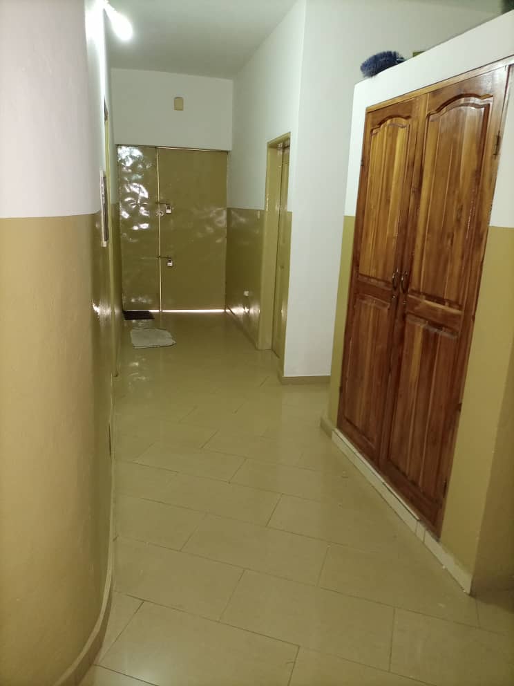 N° 4985 :
                            Villa à louer , Baguida , Lome, Togo : 400 000 XOF/mois