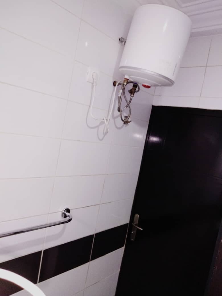 N° 4984 :
                            Studio meublé à louer , Adidogome, Lomé, Togo : 220 000 XOF/mois
