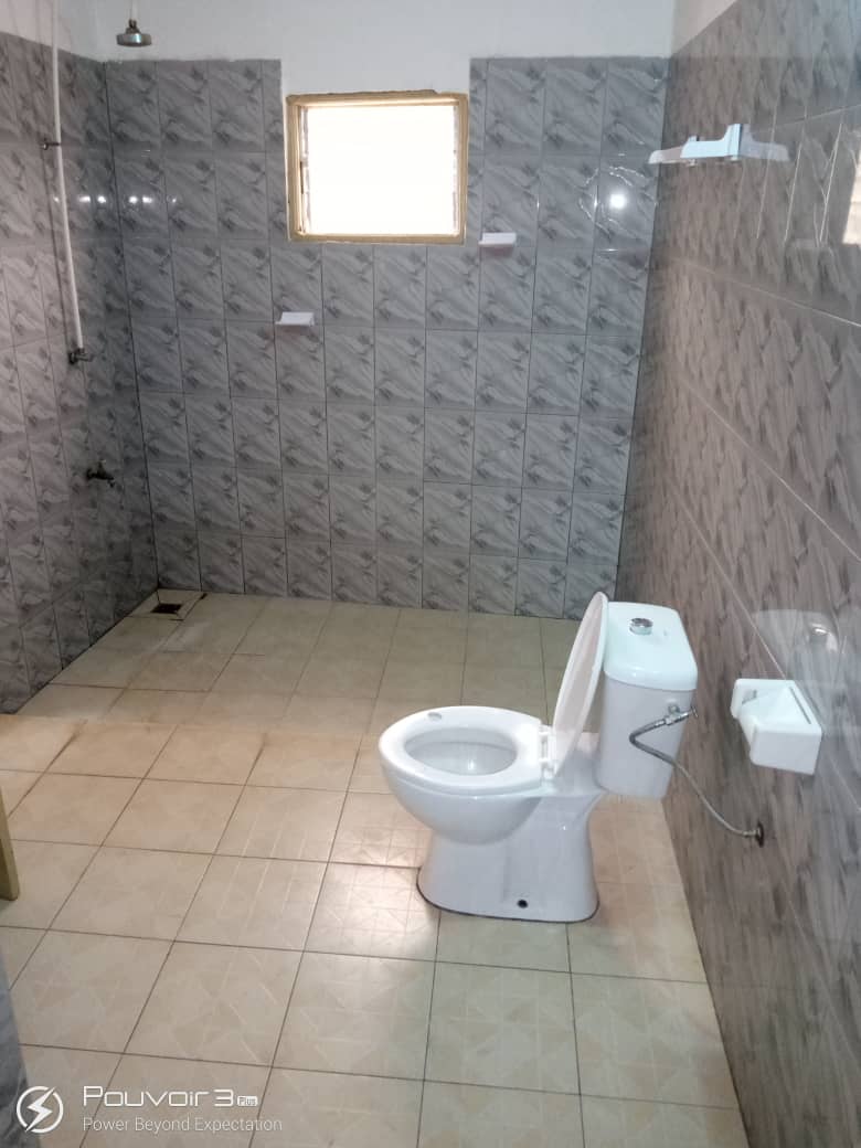 N° 4990 :
                            Appartement à louer , Leo2000, Lome, Togo : 90 000 XOF/mois