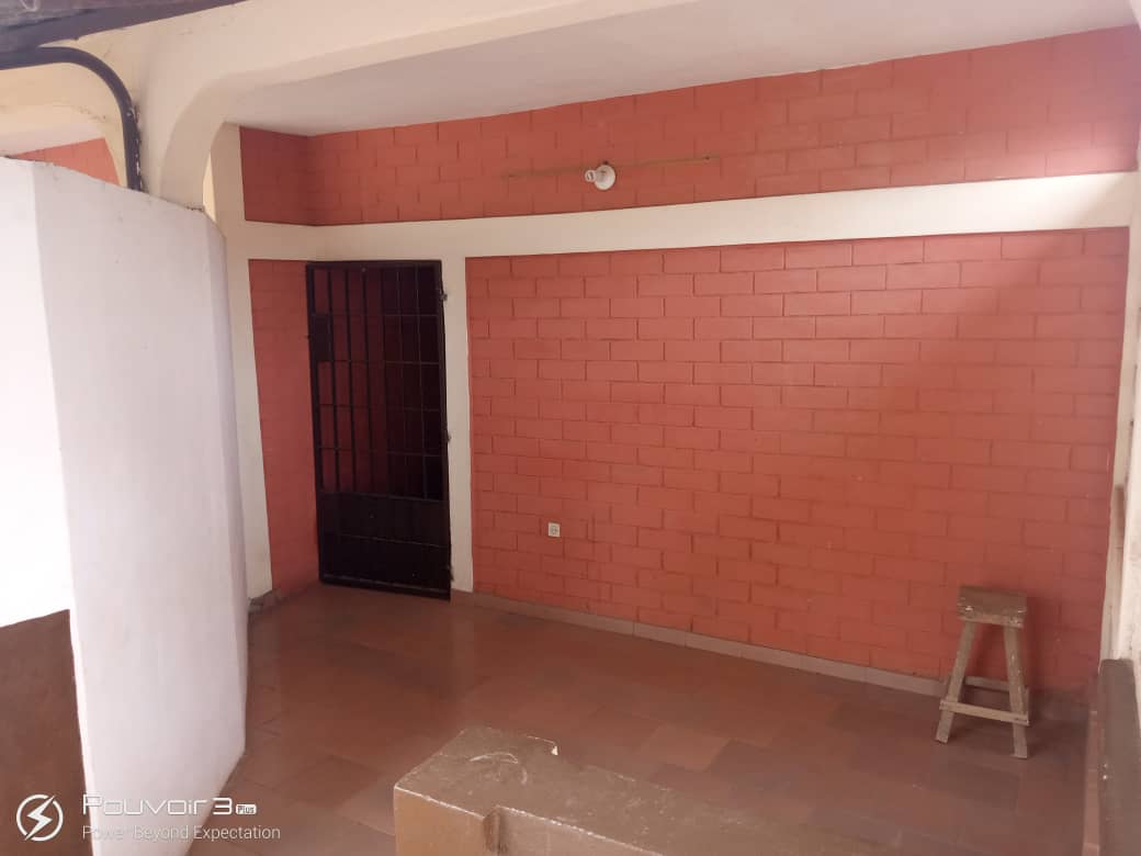 N° 4990 :
                            Appartement à louer , Leo2000, Lome, Togo : 90 000 XOF/mois