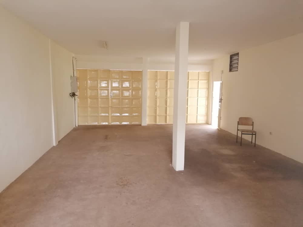 N° 4993 :
                            Villa à louer , Caisse , Lome, Togo : 2 000  000 XOF/mois