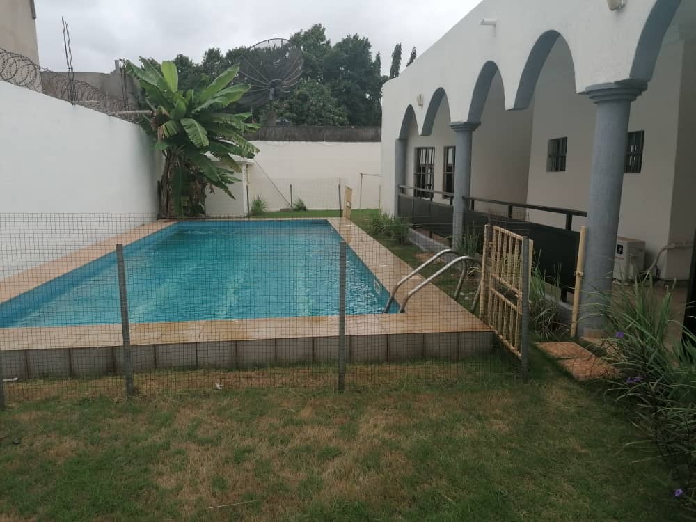 N° 4993 :
                            Villa à louer , Caisse , Lome, Togo : 2 000  000 XOF/mois