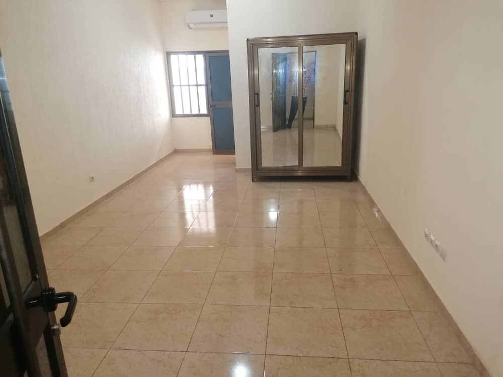 N° 4993 :
                            Villa à louer , Caisse , Lome, Togo : 2 000  000 XOF/mois