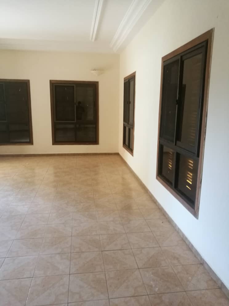 N° 4995 :
                            Villa à louer , Agoe , Lome, Togo : 200 000 XOF/mois