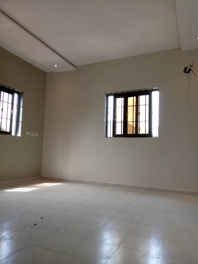 N° 4998 :
                            Appartement à louer , Agoe, Lome, Togo : 120 000 XOF/mois