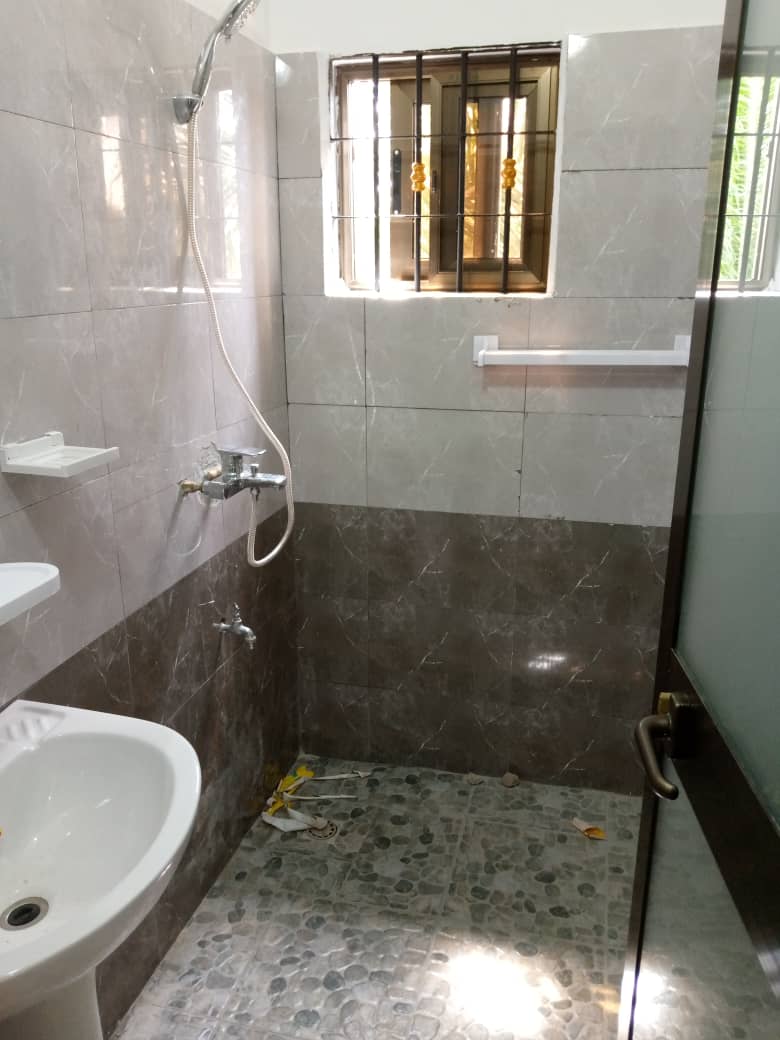 N° 4998 :
                            Appartement à louer , Agoe, Lome, Togo : 120 000 XOF/mois