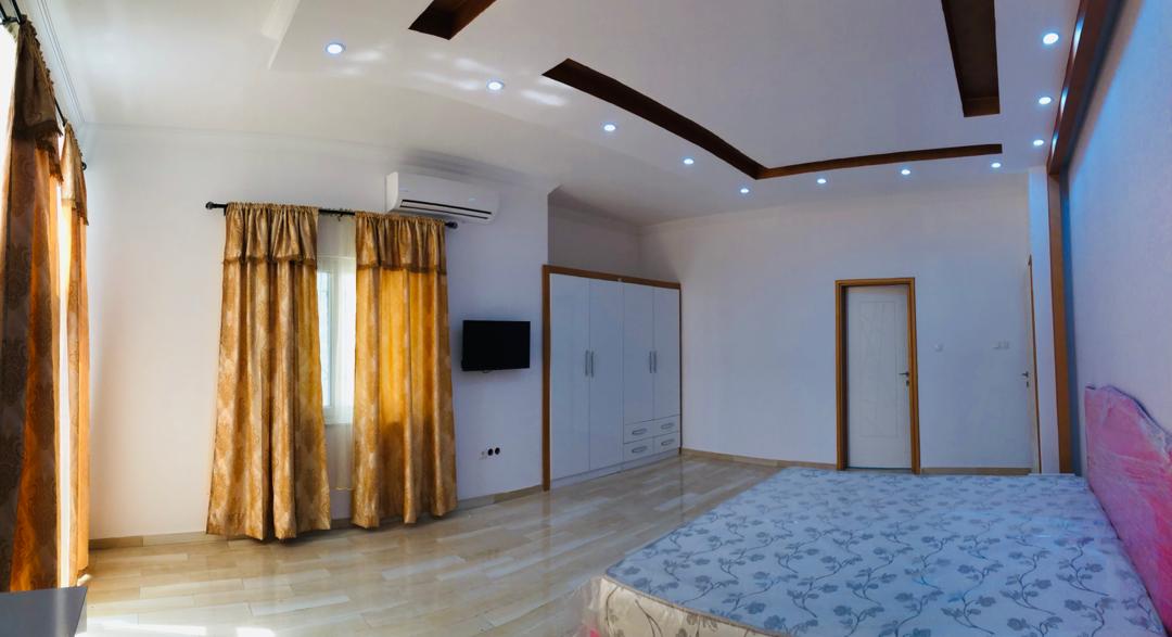 N° 5005 :
                            Villa meublée à vendre , Forever , Lome, Togo : 180 000  000 XOF/vie