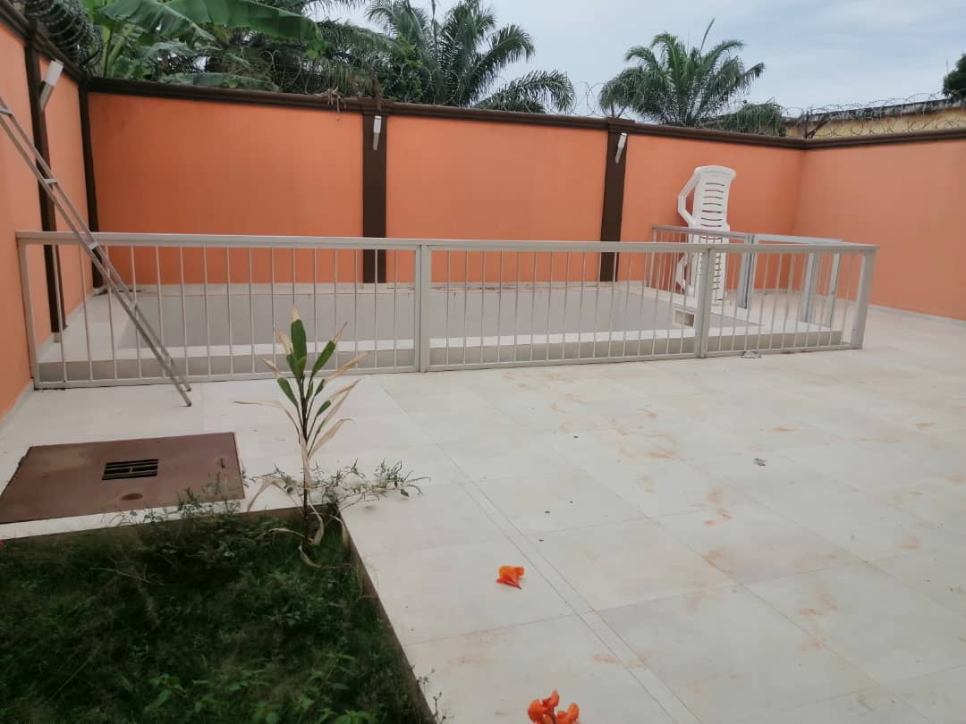 N° 5005 :
                            Villa meublée à vendre , Forever , Lome, Togo : 180 000  000 XOF/vie