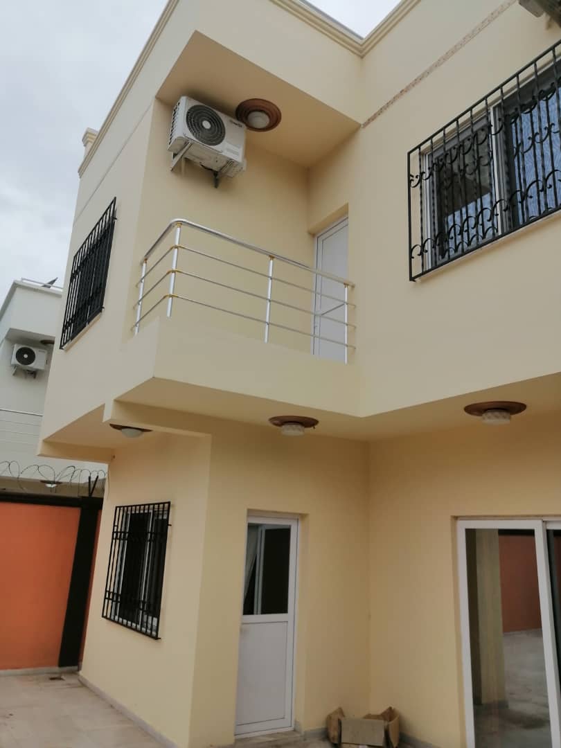 N° 5005 :
                            Villa meublée à vendre , Forever , Lome, Togo : 180 000  000 XOF/vie