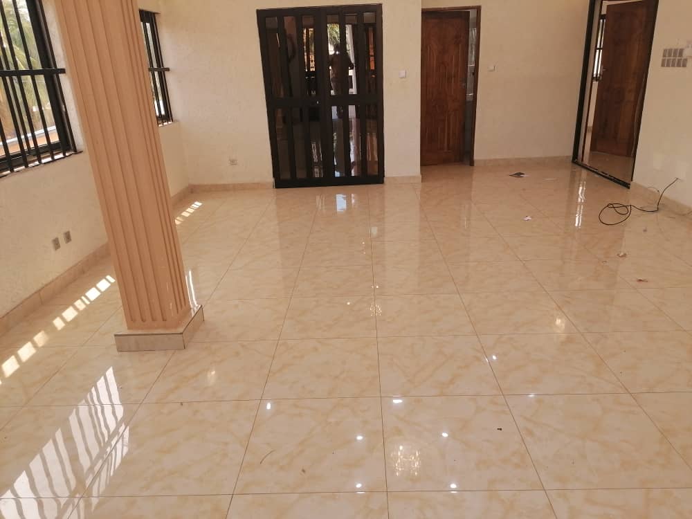 N° 5008 :
                            Villa à louer , Kegue, Lome, Togo : 300 000 XOF/mois