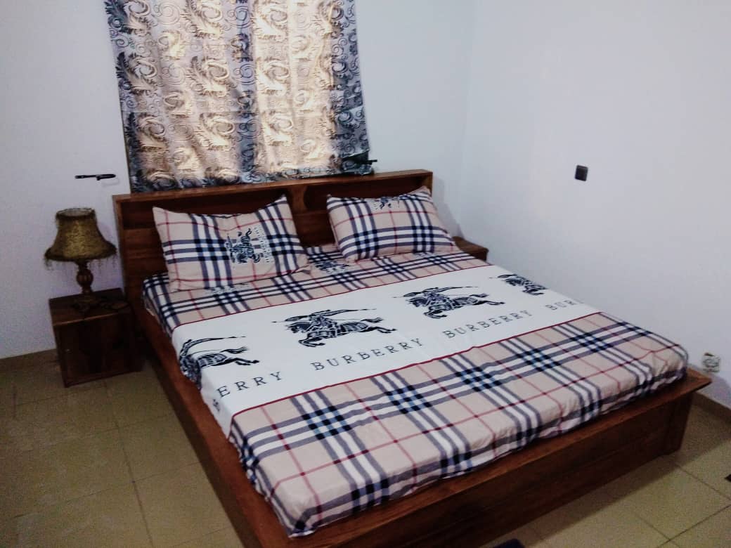 N° 5006 :
                            Appartement meublé à louer , Tokoin, Lome, Togo : 300 000 XOF/mois
