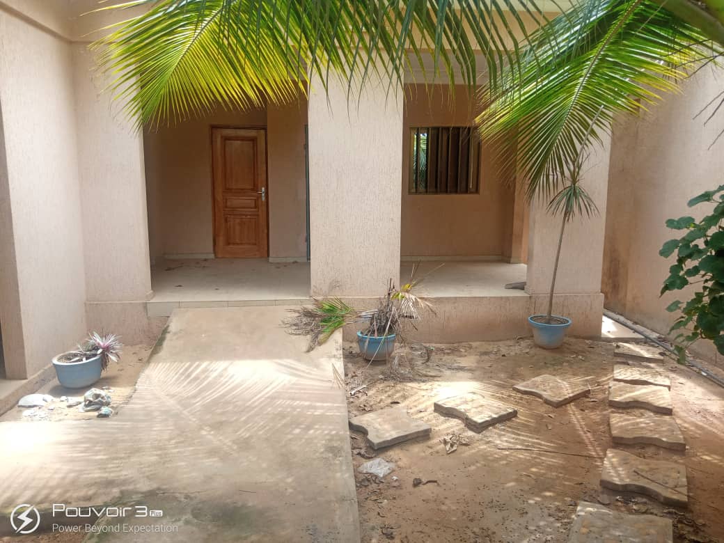 N° 5014 :
                            Villa à louer , Entreprise de l'union , Lome, Togo : 200 000 XOF/mois