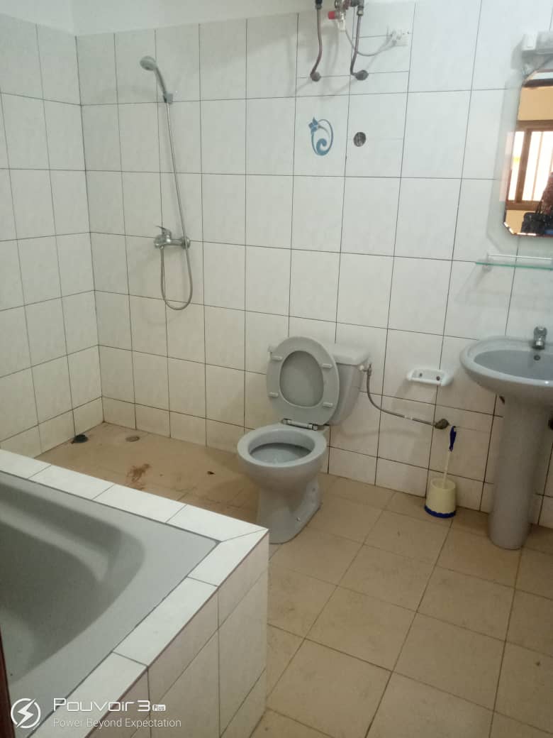 N° 5015 :
                            Villa à louer , Entreprise de l'union, Lome, Togo : 200 000 XOF/mois