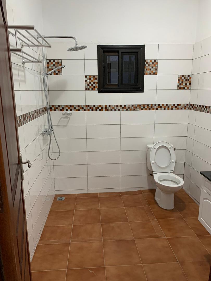 N° 5021 :
                            Villa à louer , Leo2000, Lome, Togo : 300 000 XOF/mois