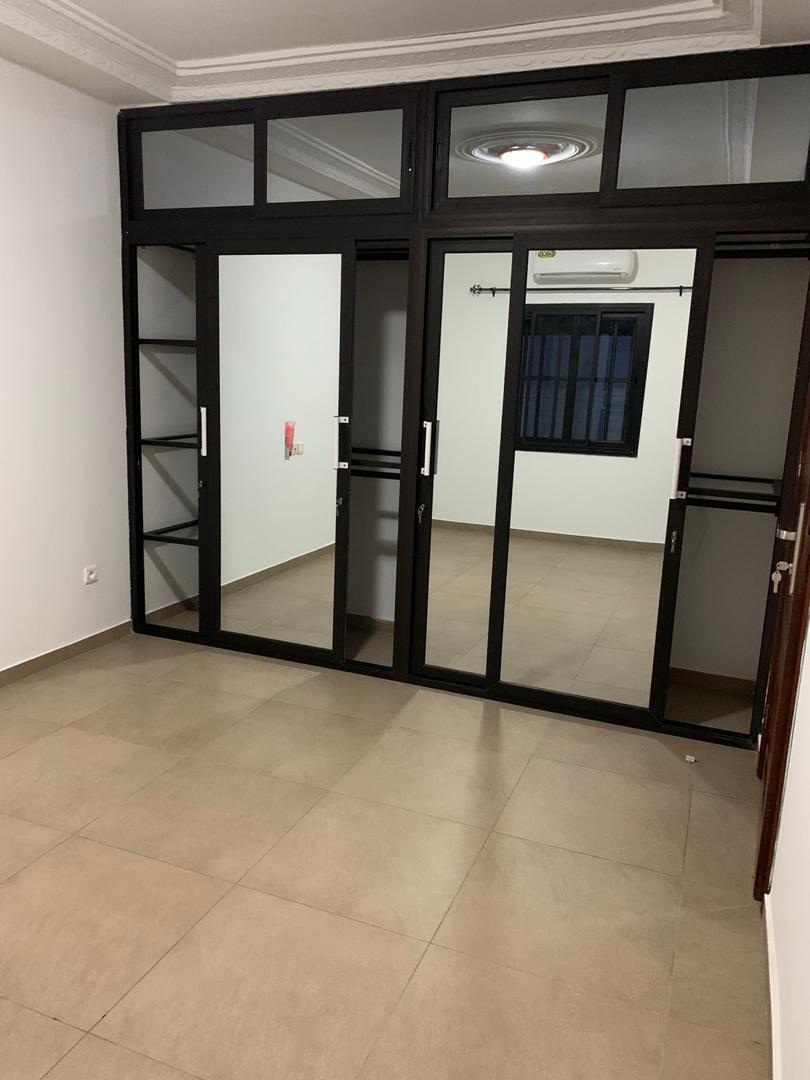 N° 5021 :
                            Villa à louer , Leo2000, Lome, Togo : 300 000 XOF/mois