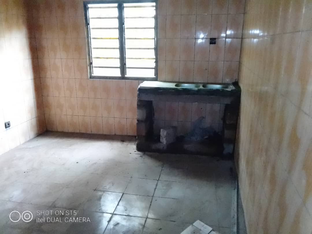 N° 5033 :
                            Villa à louer , Agoe, Lome, Togo : 80 000 XOF/mois