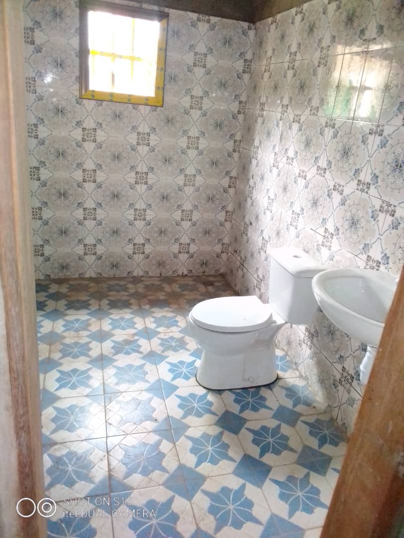 N° 5033 :
                            Villa à louer , Agoe, Lome, Togo : 80 000 XOF/mois