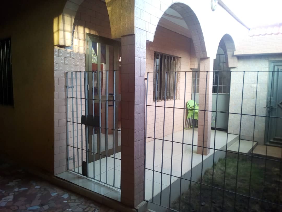 N° 5038 :
                            Appartement meublé à louer , Avedji , Lome, Togo : 350 000 XOF/mois