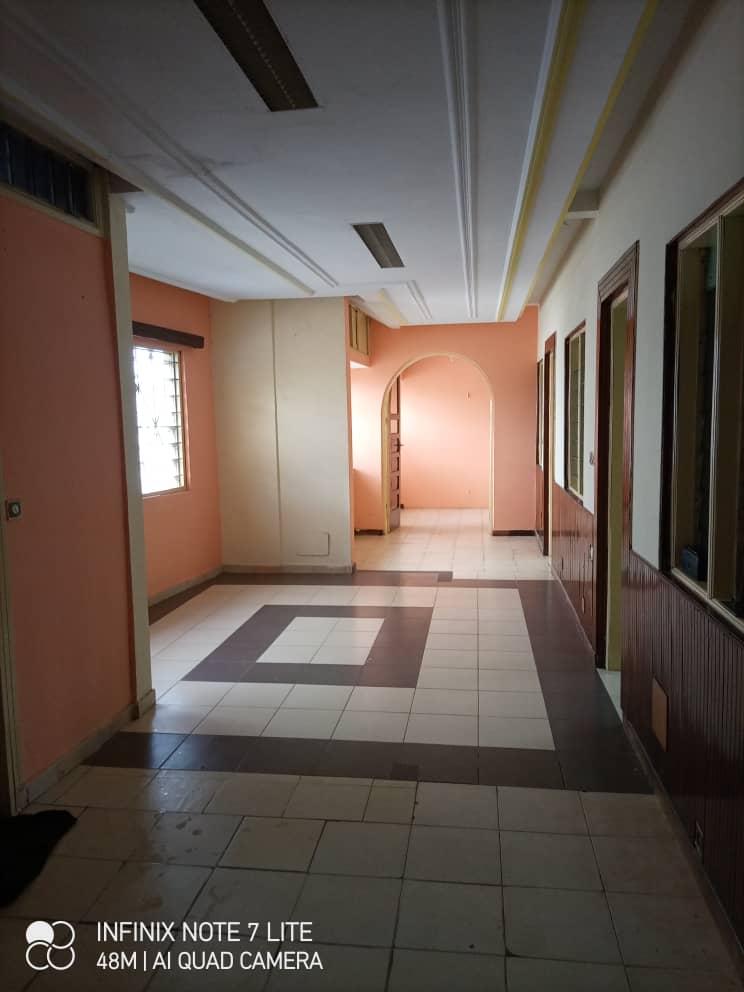 N° 5040 :
                            Bureau à louer , Noukafou , Lome, Togo : 100 000 XOF/mois