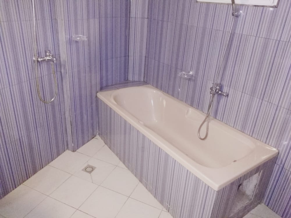 N° 5036 :
                            Appartement meublé à louer , Djidjole, Lome, Togo : 200 000 XOF/mois