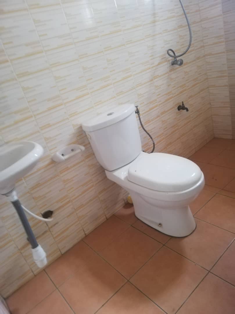 N° 5043 :
                            Chambre salon à louer , Agoe, Lome, Togo : 50 000 XOF/mois