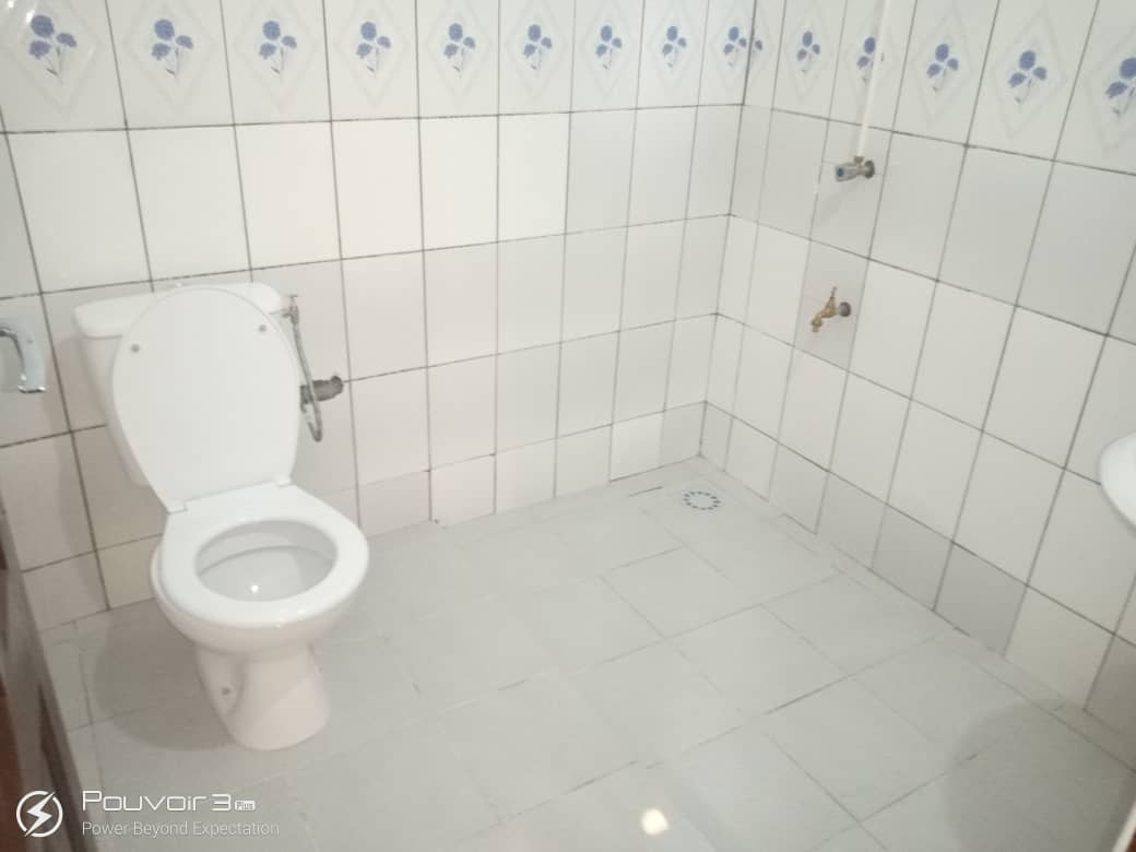 N° 5056 :
                            Chambre salon à louer , Agoe , Lome, Togo : 50 000 XOF/mois