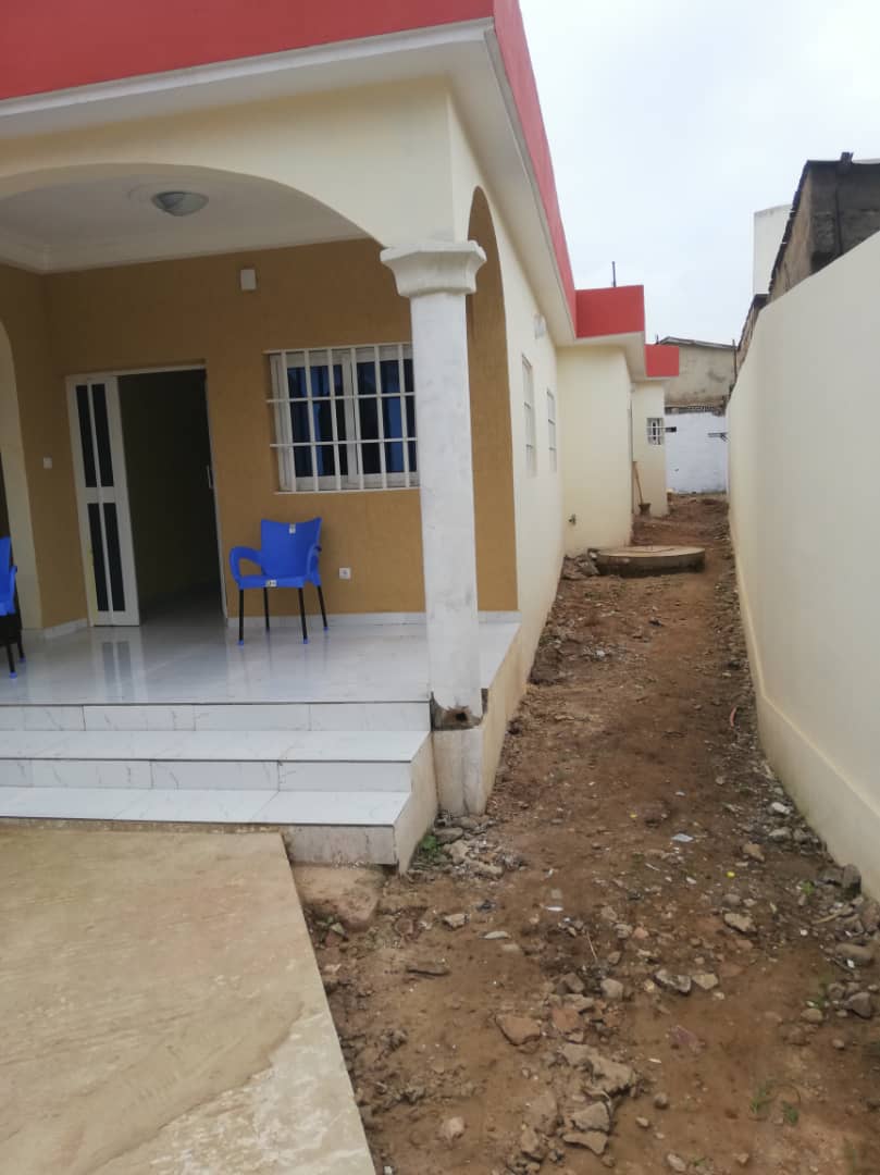 N° 5055 :
                            Villa à louer , Adidogome , Lome, Togo : 130 000 XOF/mois