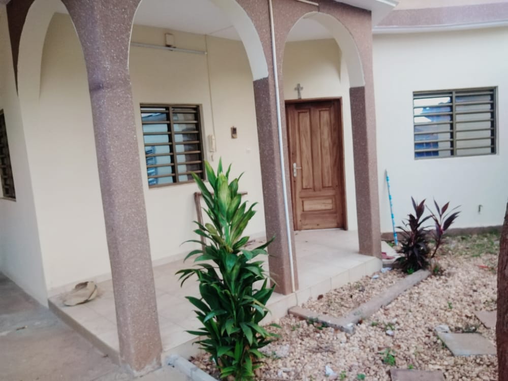 N° 5059 :
                            Villa meublée à louer , Agoe, Lome, Togo : 300 000 XOF/mois