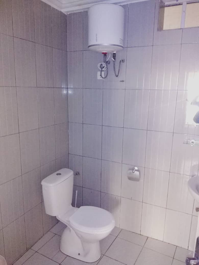 N° 5064 :
                            Appartement meublé à louer , Djidjole, Lomé, Togo : 200 000 XOF/mois