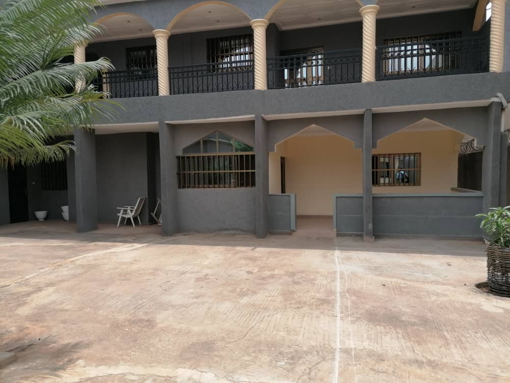 N° 5066 :
                            Villa à louer ,  agoe, Lome, Togo : 200 000 XOF/mois