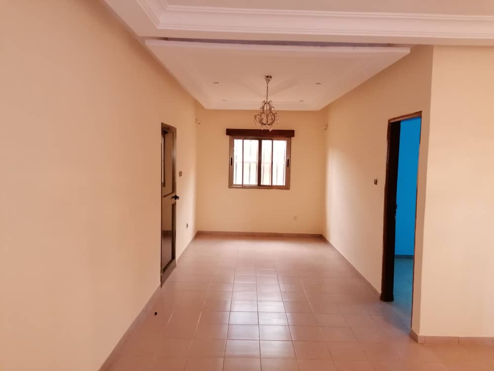 N° 5066 :
                            Villa à louer ,  agoe, Lome, Togo : 200 000 XOF/mois