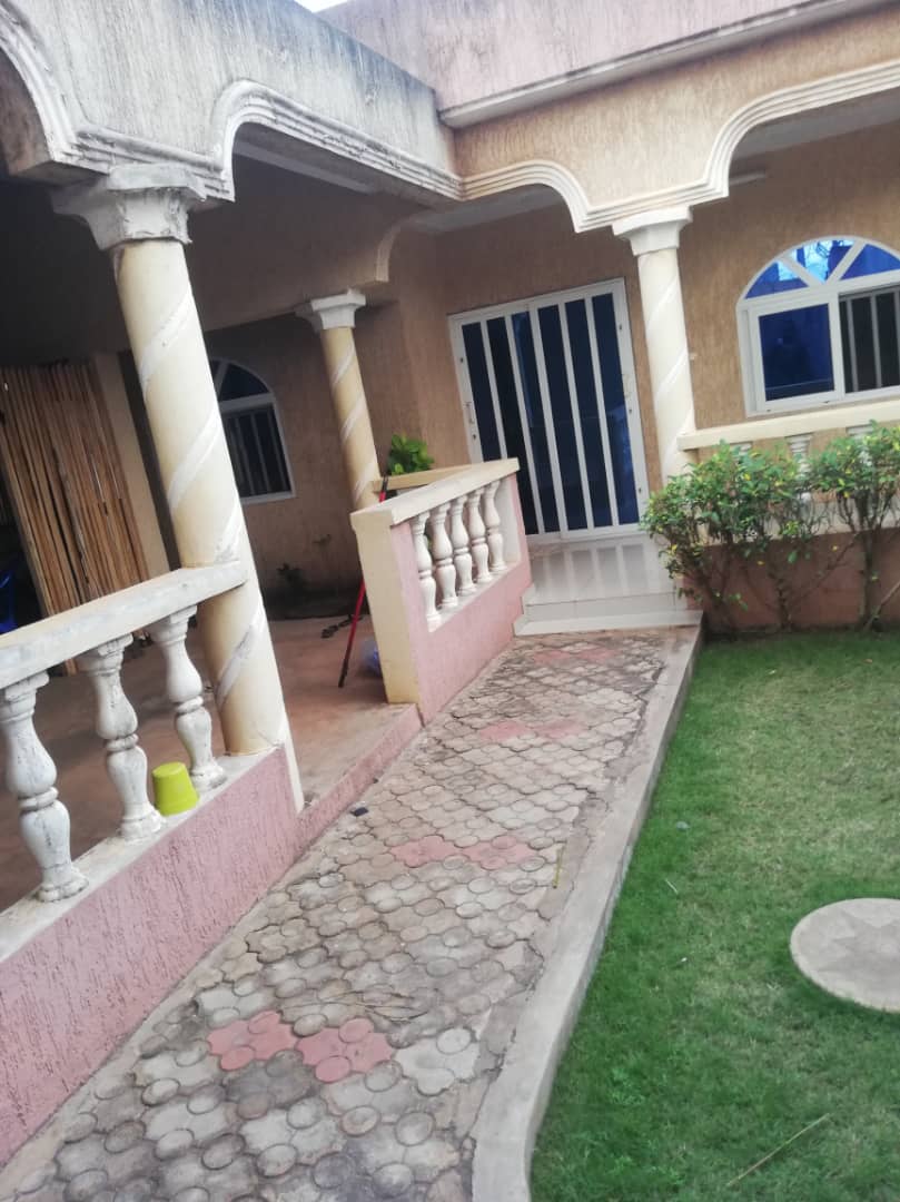 N° 5067 :
                            Villa à louer , Agoe, Lome, Togo : 170 000 XOF/mois