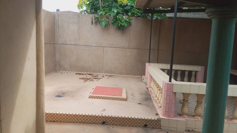 N° 5070 :
                            Villa à vendre , Sito aeroport, Lome, Togo : 100 000  000 XOF/vie