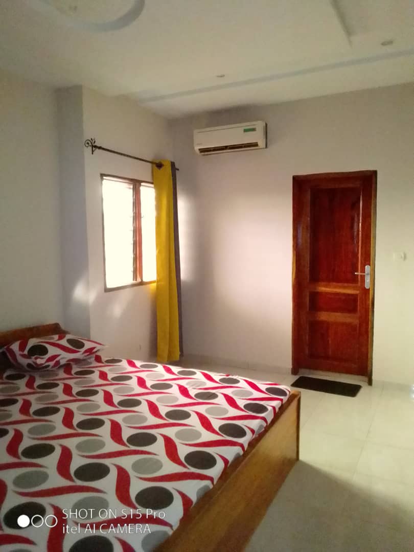 N° 5081 :
                            Appartement meublé à louer , Agoe, Lome, Togo : 400 000 XOF/mois