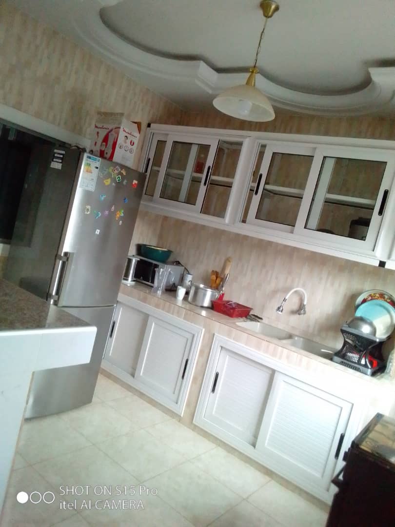 N° 5081 :
                            Appartement meublé à louer , Agoe, Lome, Togo : 400 000 XOF/mois