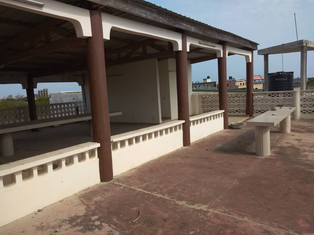 N° 5089 :
                            Immeuble commercial à louer , Assivito, Lome, Togo : 1 200  000 XOF/mois