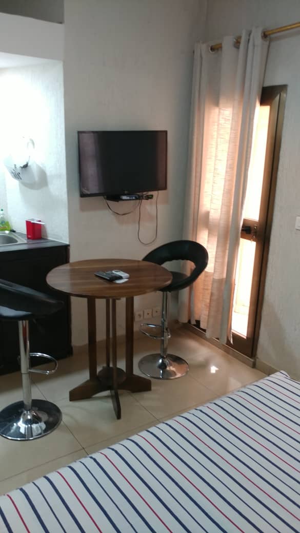N° 5100 :
                            Studio meublé à louer ,  tokoin, Lome, Togo : 300 000 XOF/mois