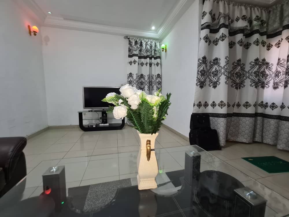 N° 5117 :
                            Appartement meublé à louer , Agoe, Lome, Togo : 350 000 XOF/mois