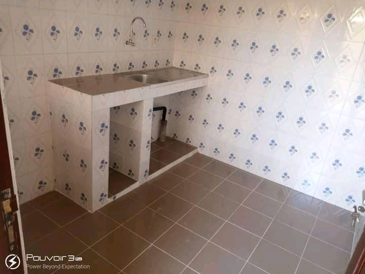 N° 5120 :
                            Chambre salon à louer , Carrefour minamadou, Lome, Togo : 60 000 XOF/mois