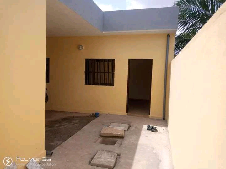 N° 5118 :
                            2 chambres salon à louer , Segbe, Lome, Togo : 45 000 XOF/mois
