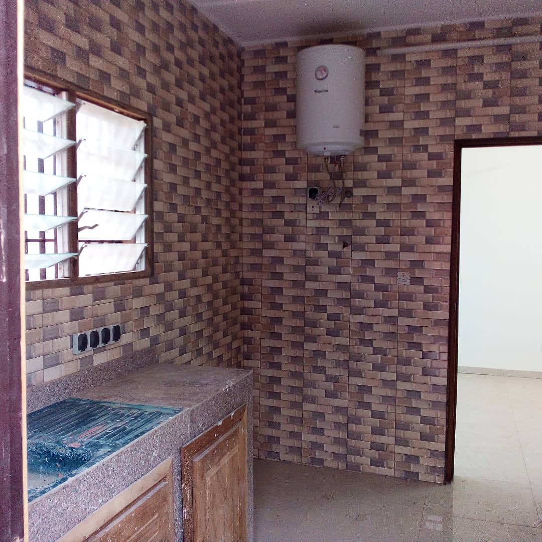 N° 5126 :
                            3 chambres salon à louer , Adidogome cite mokpokpo, Lome, Togo : 120 000 XOF/mois