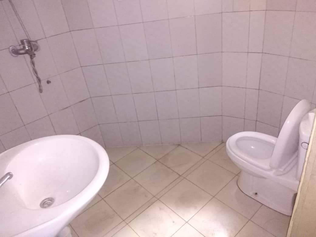N° 5127 :
                            3 chambres salon à louer , Vakpossito, Lome, Togo : 90 000 XOF/mois